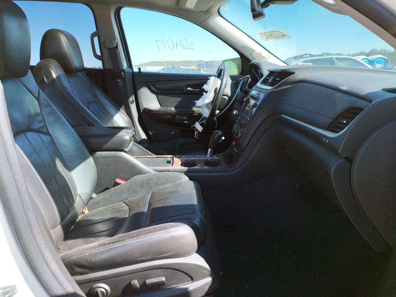 Photo 5 from auction – 2014 CHEVROLET TRAVERSE L with VIN 1GNKVJKD7EJ205436