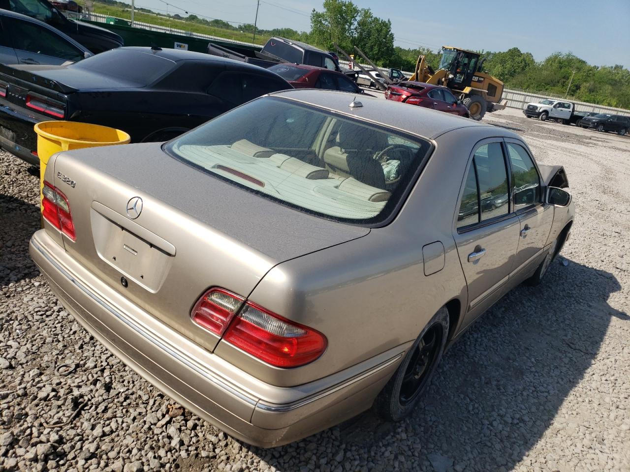 Foto 4 de la subasta – 2000 MERCEDES-BENZ E 320 con VIN WDBJF65J0YB050211