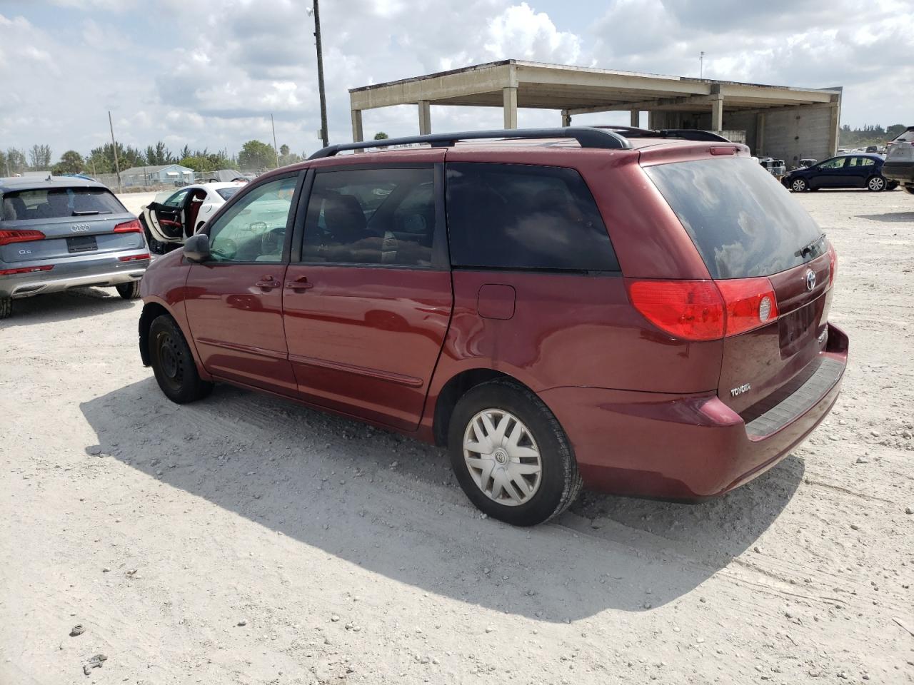 Photo 3 from auction – 2010 TOYOTA SIENNA CE with VIN 5TDKK4CC2AS318023