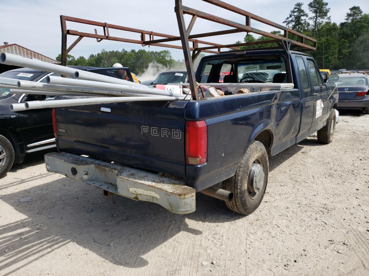 Photo 4 from auction – 1992 FORD F250 with VIN 1FTHX25M4NKC02079
