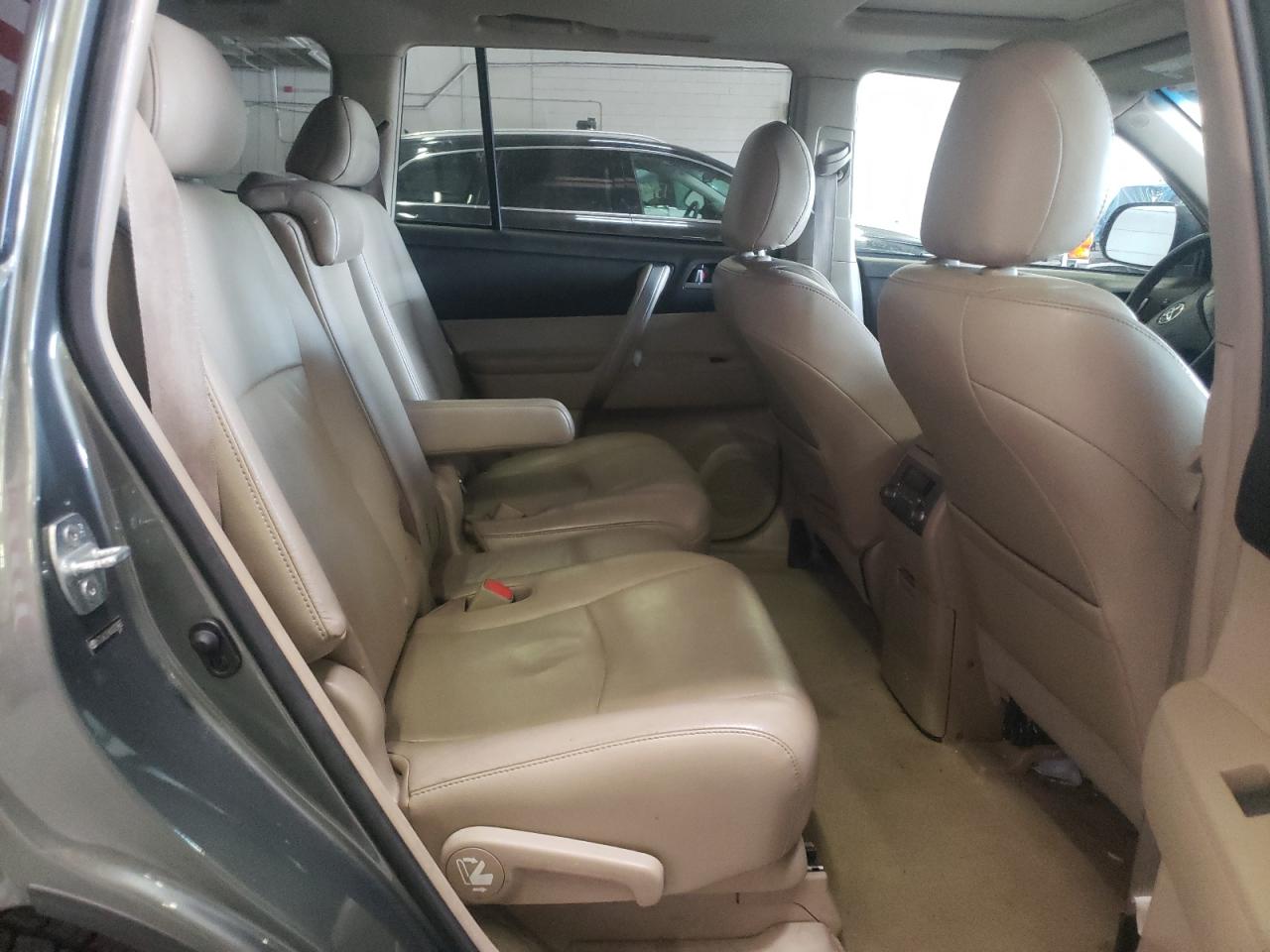 Photo 6 from auction – 2010 TOYOTA HIGHLANDER with VIN 5TDJK3EHXAS033665
