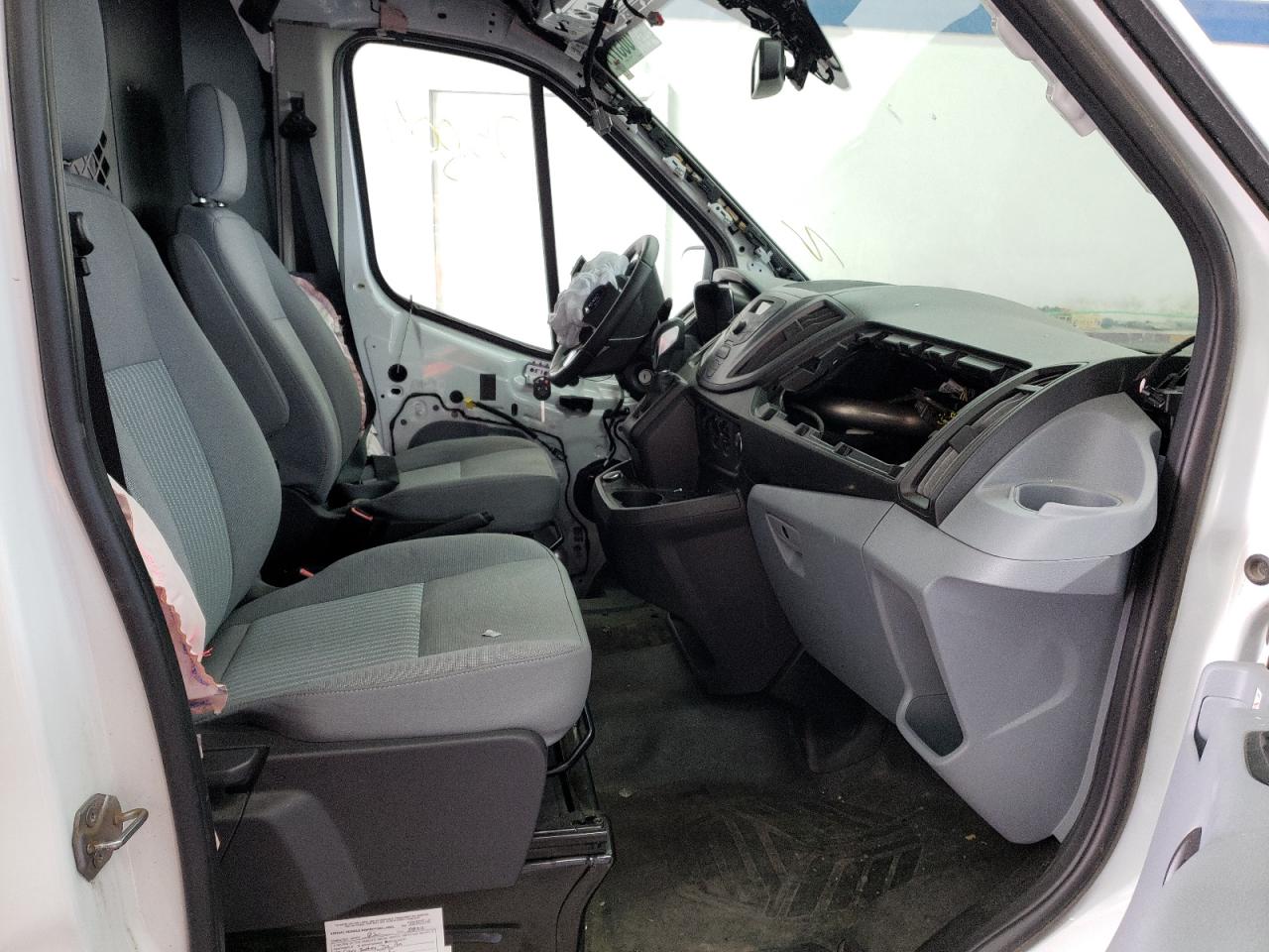 Photo 5 from auction – 2019 FORD TRANSIT T- with VIN 1FTYR2CM1KKB82995