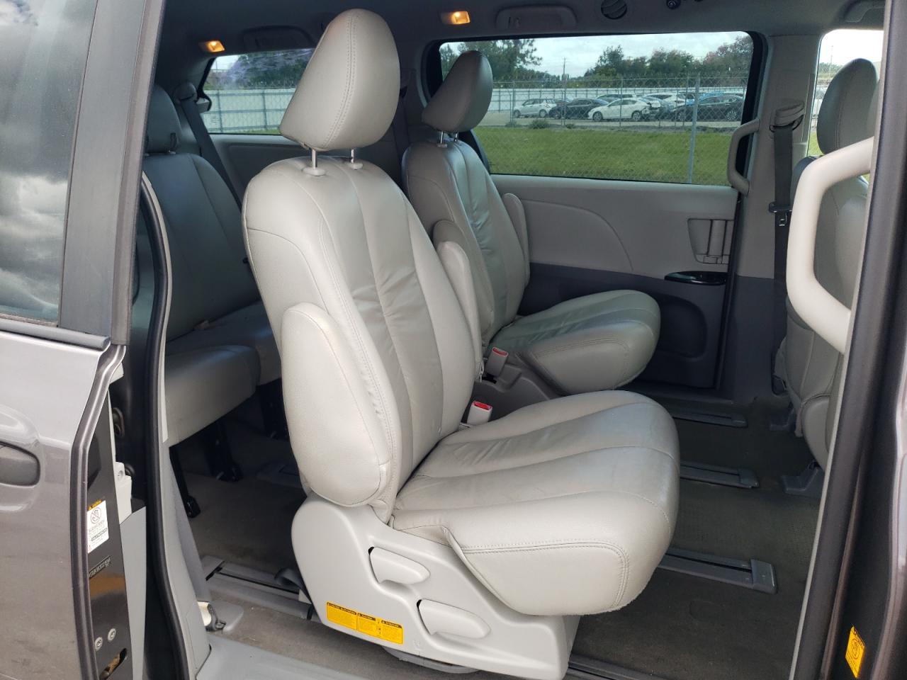 Photo 6 from auction – 2012 TOYOTA SIENNA with VIN 5TDZK3DC3CS219348