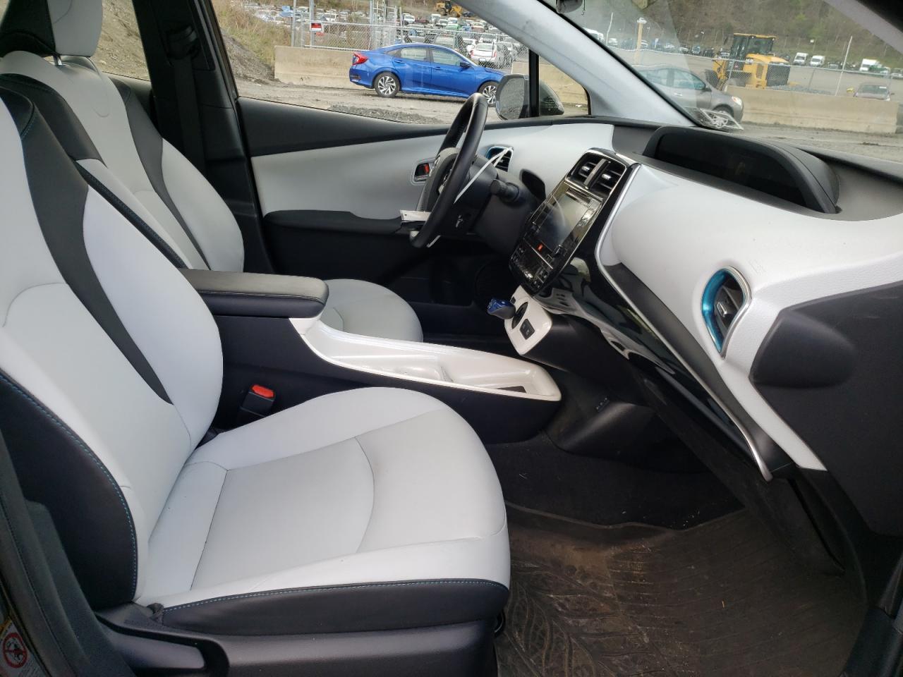 Photo 5 from auction – 2017 TOYOTA PRIUS with VIN JTDKARFU5H3032358
