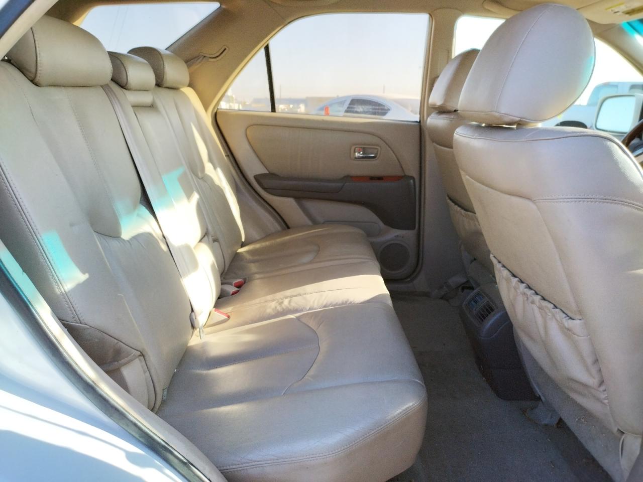 Photo 6 from auction – 2002 LEXUS RX 300 with VIN JTJHF10U920248869