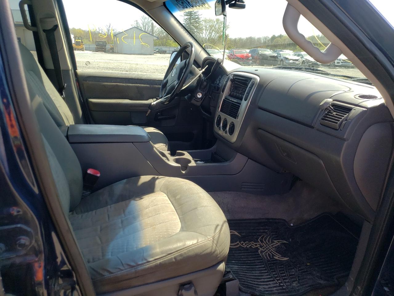 Photo 5 from auction – 2003 MERCURY MOUNTAINEE with VIN 4M2ZU86K33UJ22829