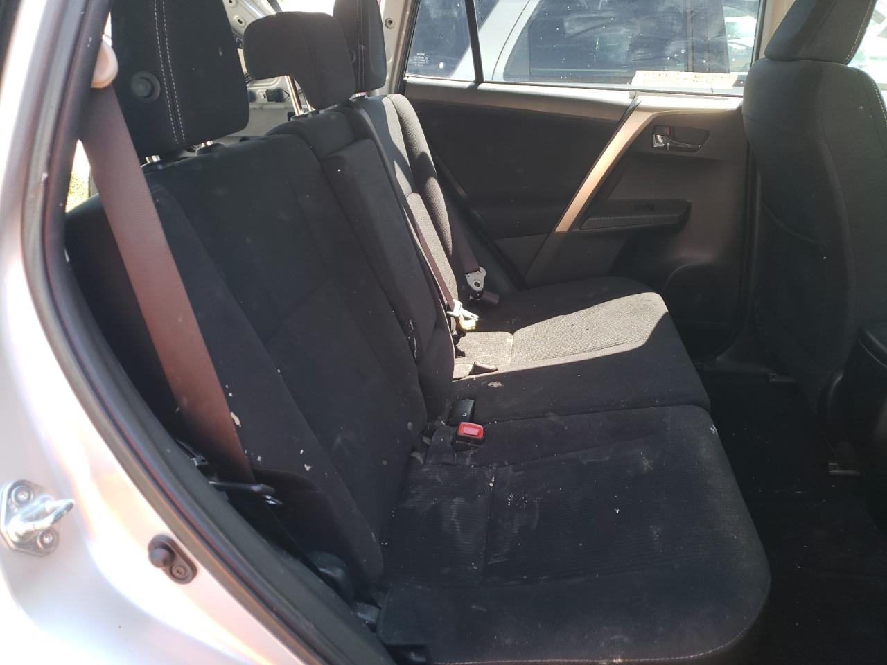 Photo 6 from auction – 2015 TOYOTA RAV4 XLE with VIN JTMRFREVXFD151508