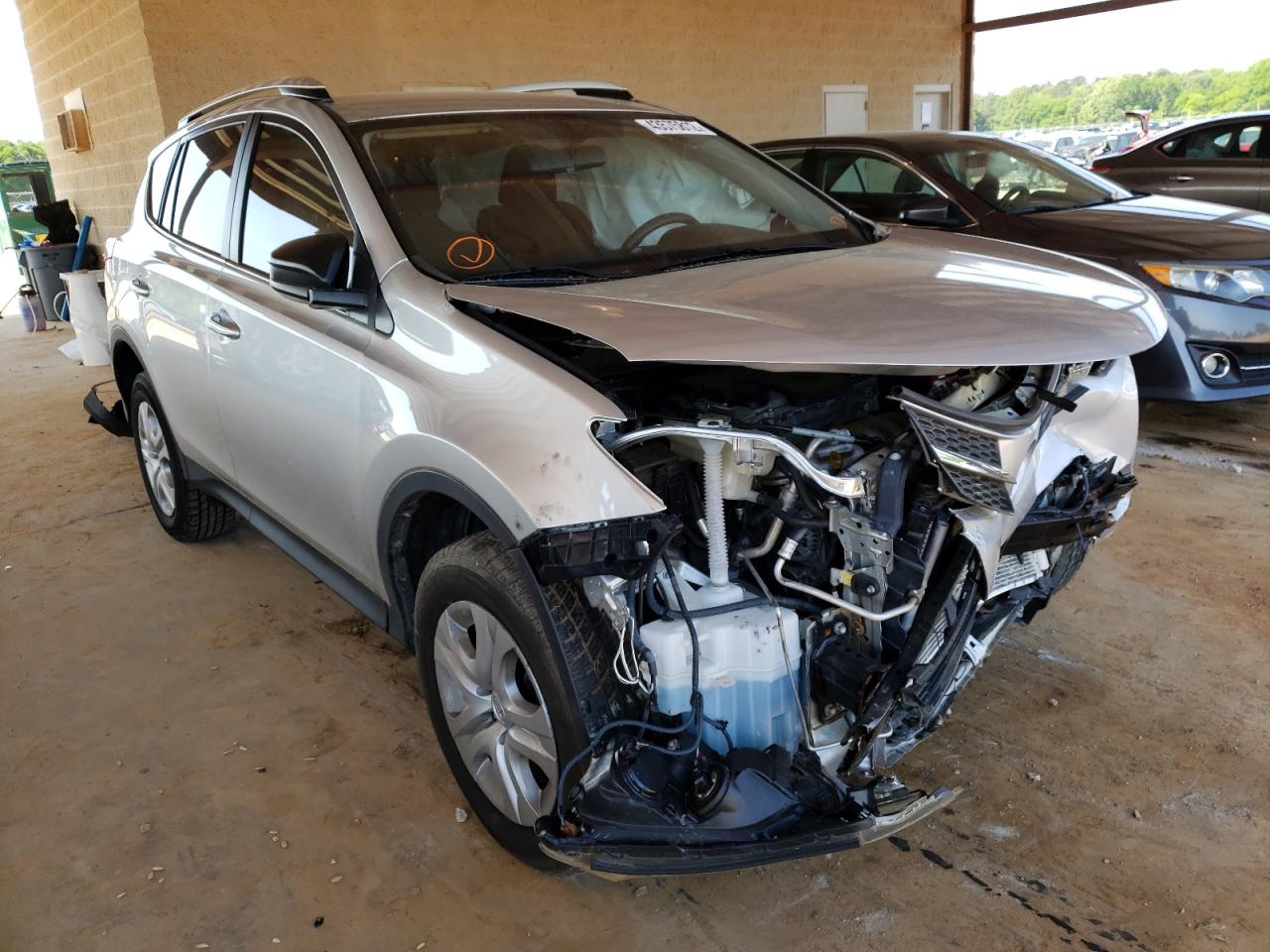 TOYOTA RAV4 LE 2015 with VIN JTMZFREV5FJ053875 - Photo from auction