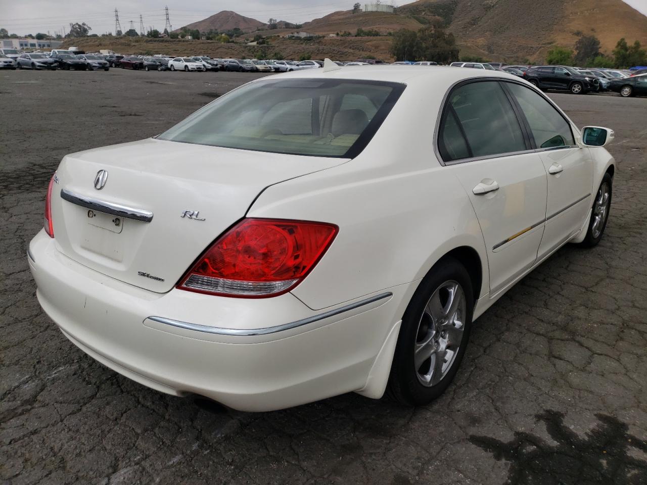Photo 4 from auction – 2005 ACURA RL with VIN JH4KB16525C015938