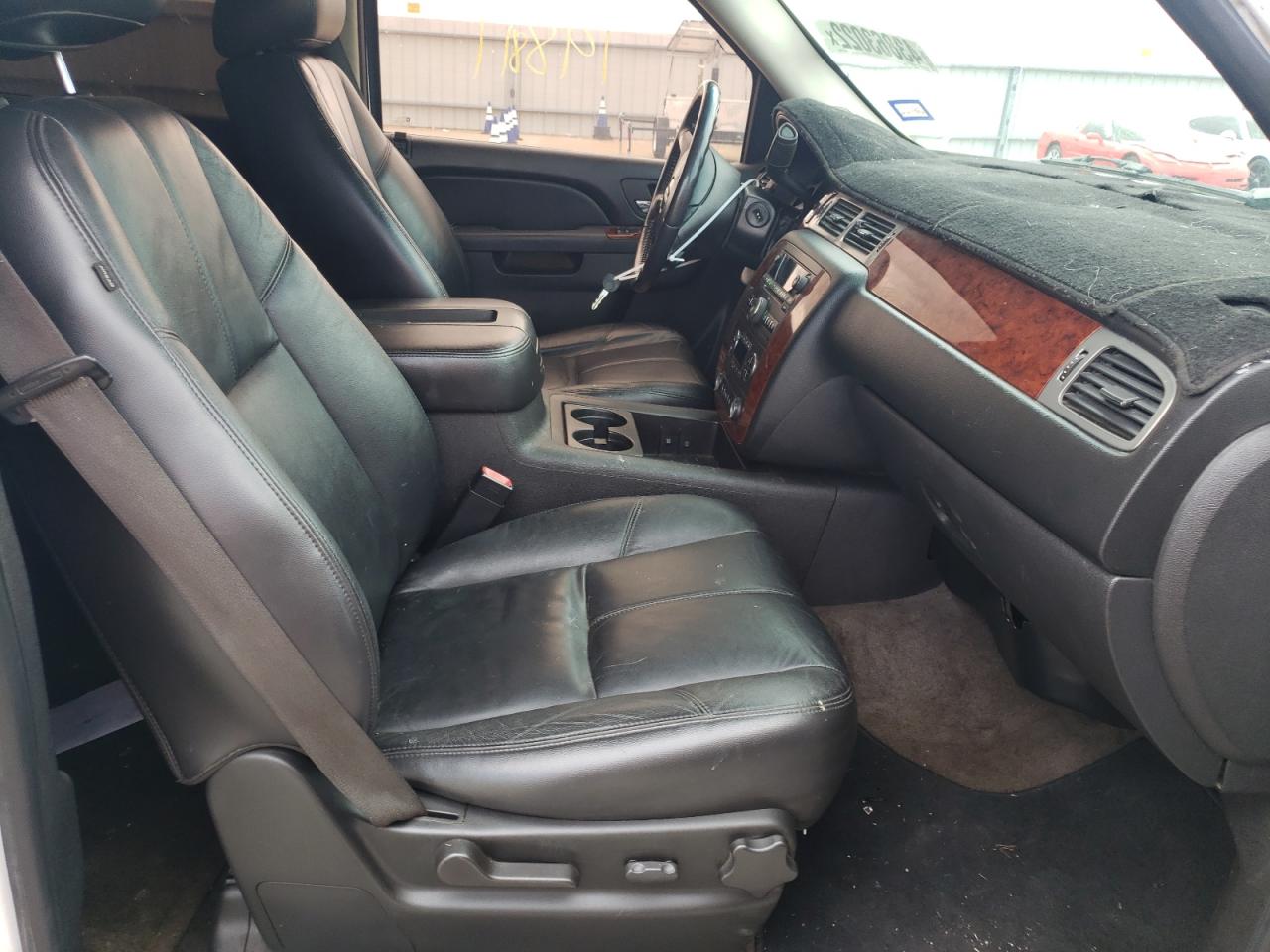 Photo 5 from auction – 2010 CHEVROLET TAHOE C150 with VIN 1GNMCBE33AR217005
