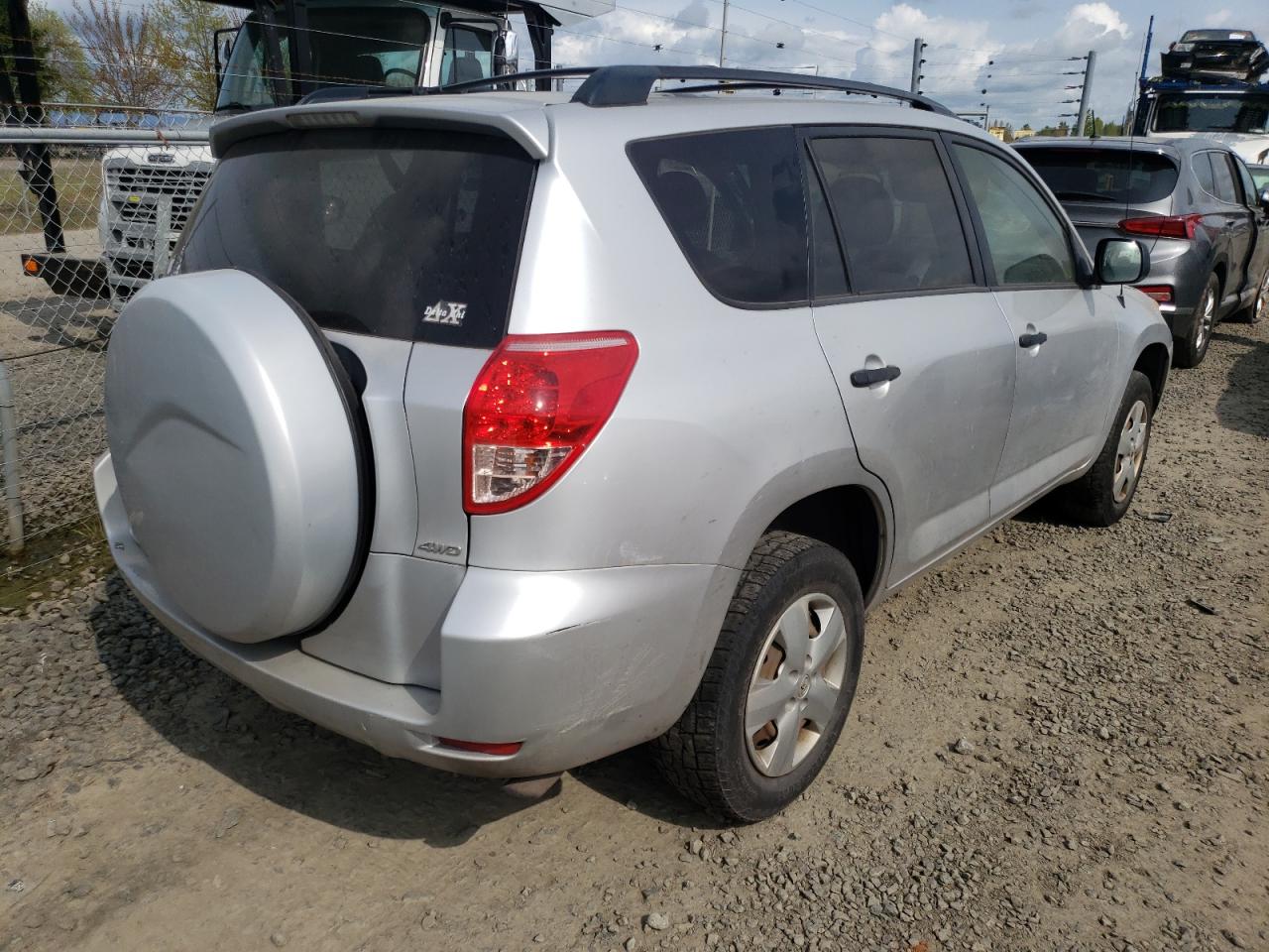 Photo 4 from auction – 2006 TOYOTA RAV4 with VIN JTMBD33V765021848