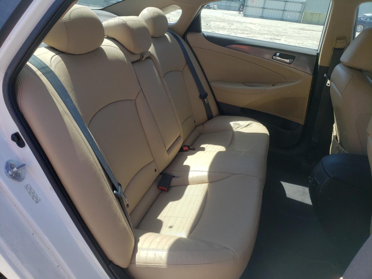 Photo 6 from auction – 2011 HYUNDAI SONATA HYB with VIN KMHEC4A44BA018371