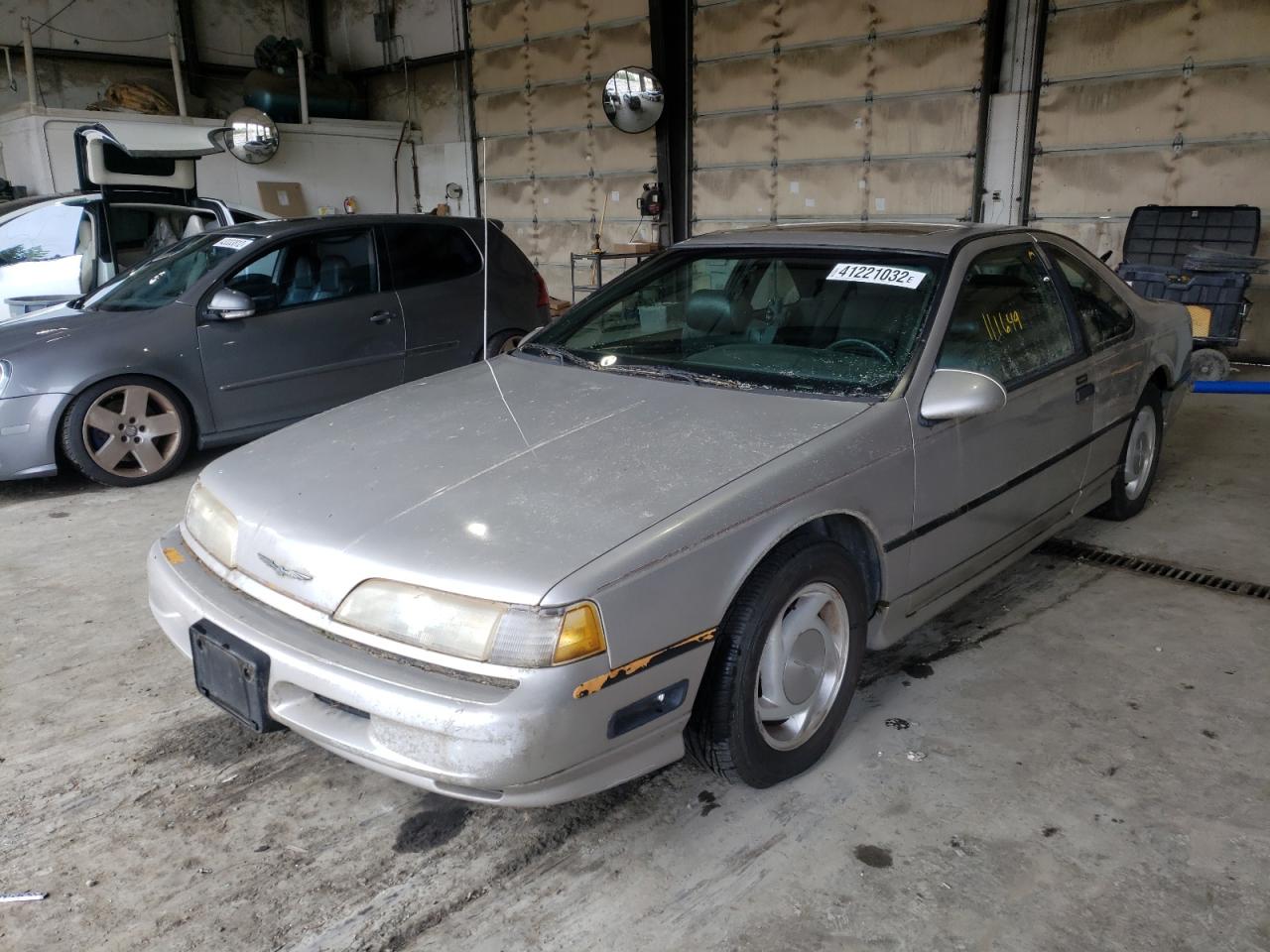 Photo 2 from auction – 1990 FORD THUNDERBIR with VIN 1FAPP64R0LH167038