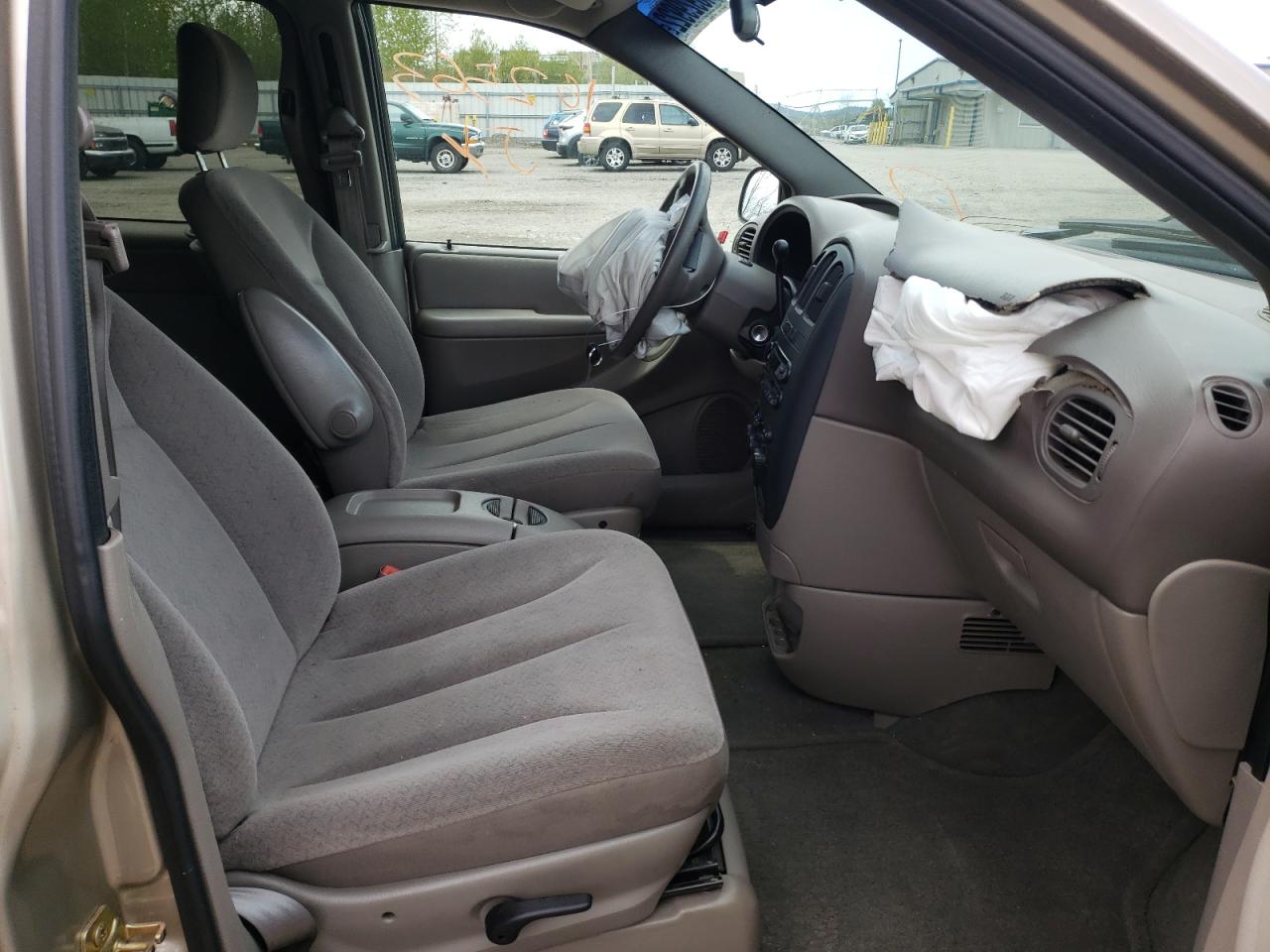 Photo 5 from auction – 2002 DODGE GRAND CARA with VIN 2B8GP74L72R628763
