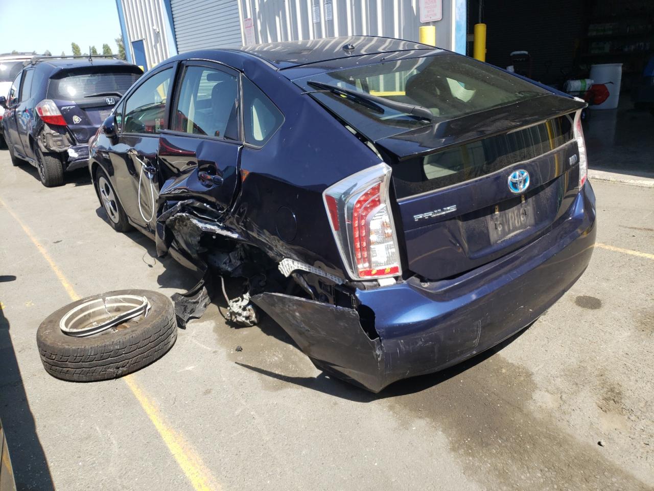 Photo 3 from auction – 2014 TOYOTA PRIUS with VIN JTDKN3DUXE0374325