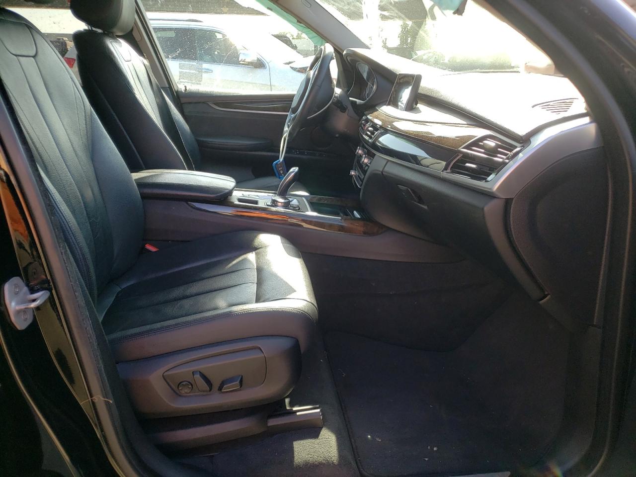 Photo 5 from auction – 2015 BMW X5 SDRIVE3 with VIN 5UXKR2C57F0H38003