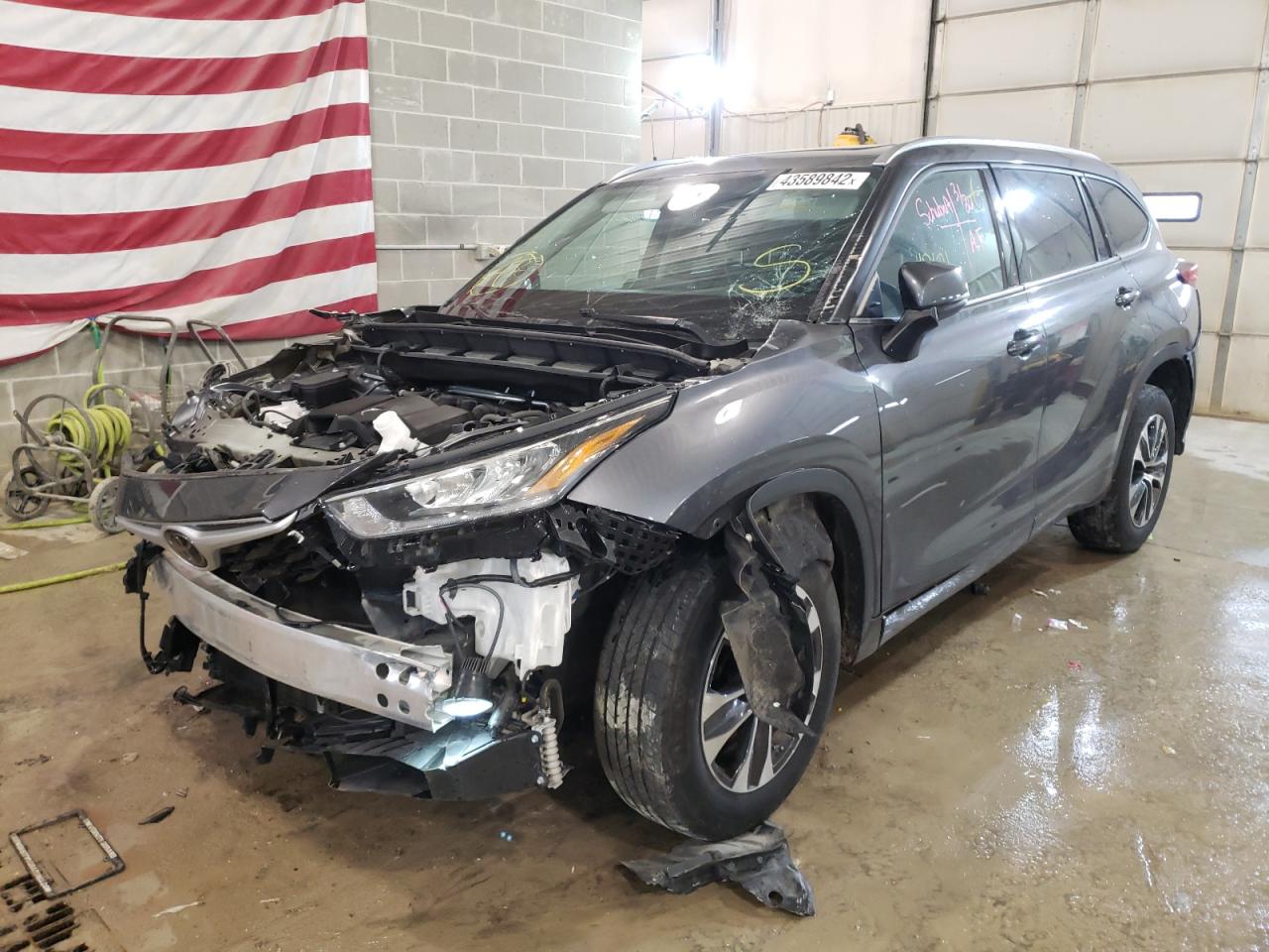 Photo 2 from auction – 2020 TOYOTA HIGHLANDER with VIN 5TDGZRAH6LS005301