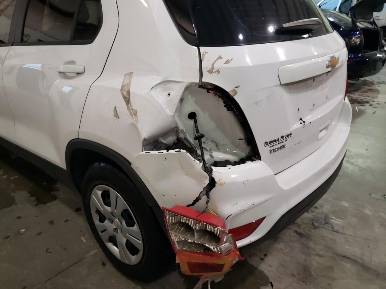 Photo 9 from auction – 2018 CHEVROLET TRAX LS with VIN 3GNCJKSB9JL381069