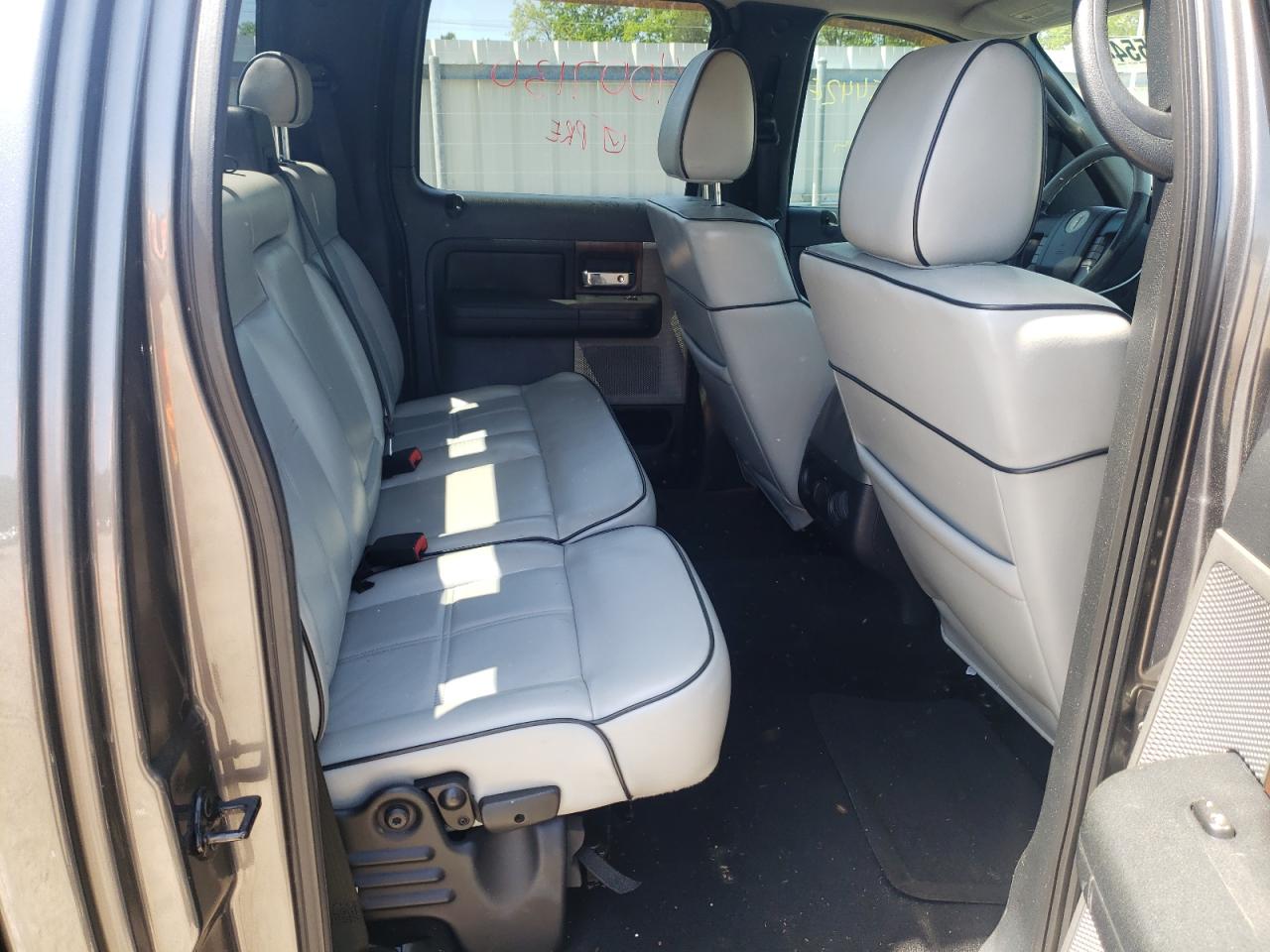 Photo 6 from auction – 2006 LINCOLN MARK LT with VIN 5LTPW18596FJ03147
