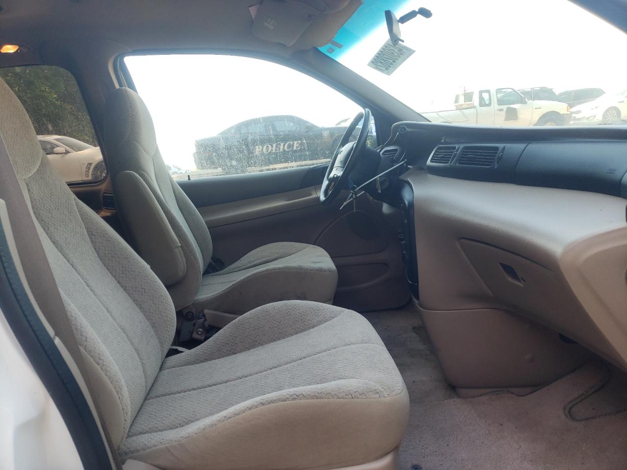 Photo 5 from auction – 1998 FORD WINDSTAR W with VIN 2FMDA5140WBB32093