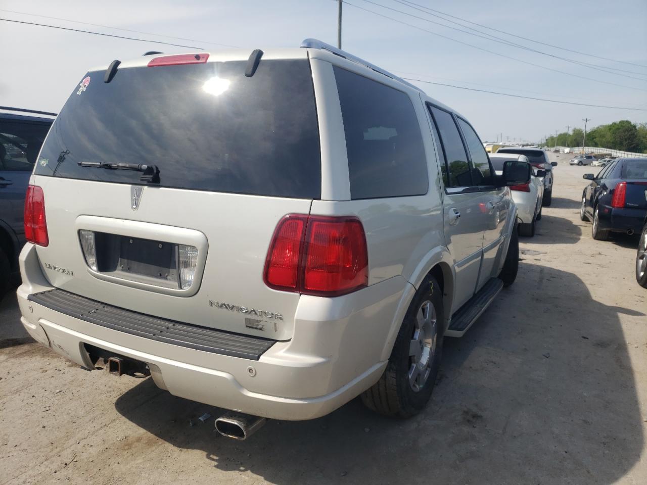 Photo 4 from auction – 2005 LINCOLN NAVIGATOR with VIN 5LMFU27565LJ14871
