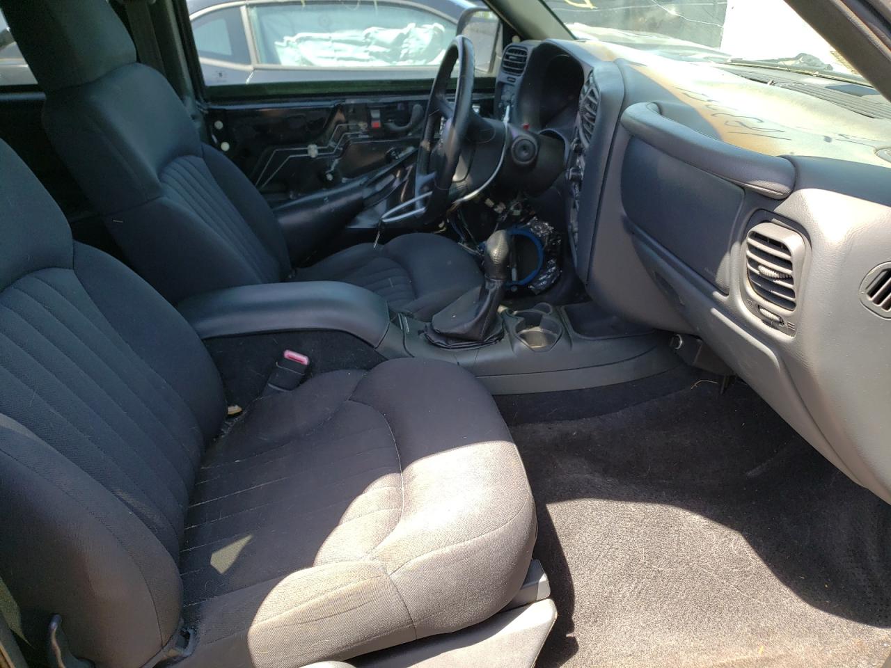Photo 5 from auction – 2003 CHEVROLET BLAZER with VIN 1GNCS18X43K183756