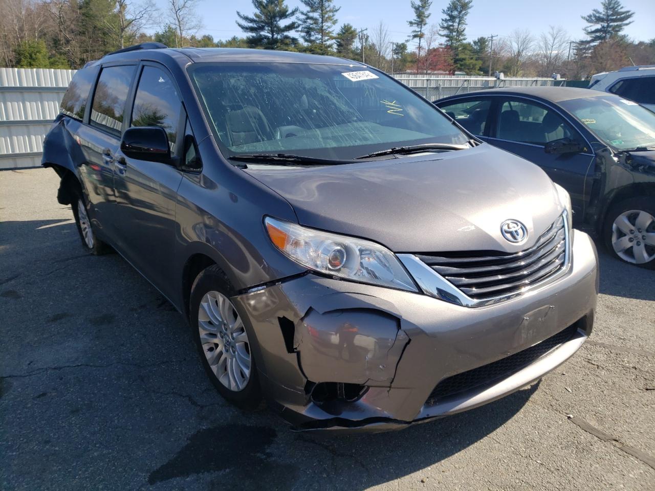 TOYOTA SIENNA XLE 2015 with VIN 5TDYK3DC3FS558479 - Photo from auction