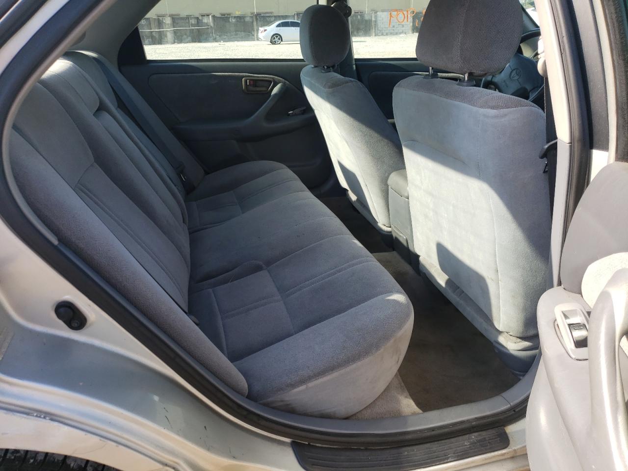 Photo 6 from auction – 2000 TOYOTA CAMRY CE with VIN 4T1BG22K9YU651674