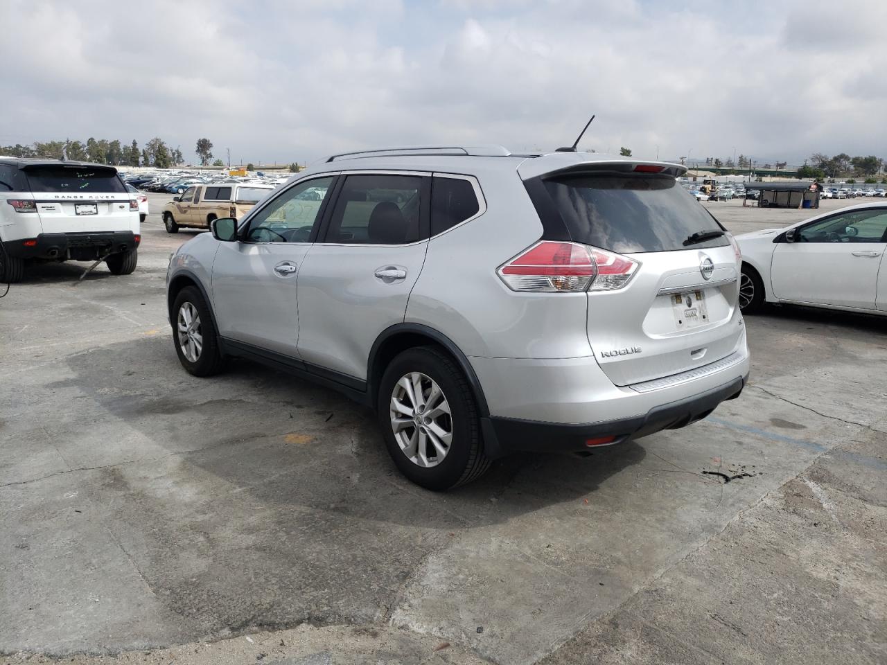 Photo 3 from auction – 2015 NISSAN ROGUE S with VIN KNMAT2MT0FP561858