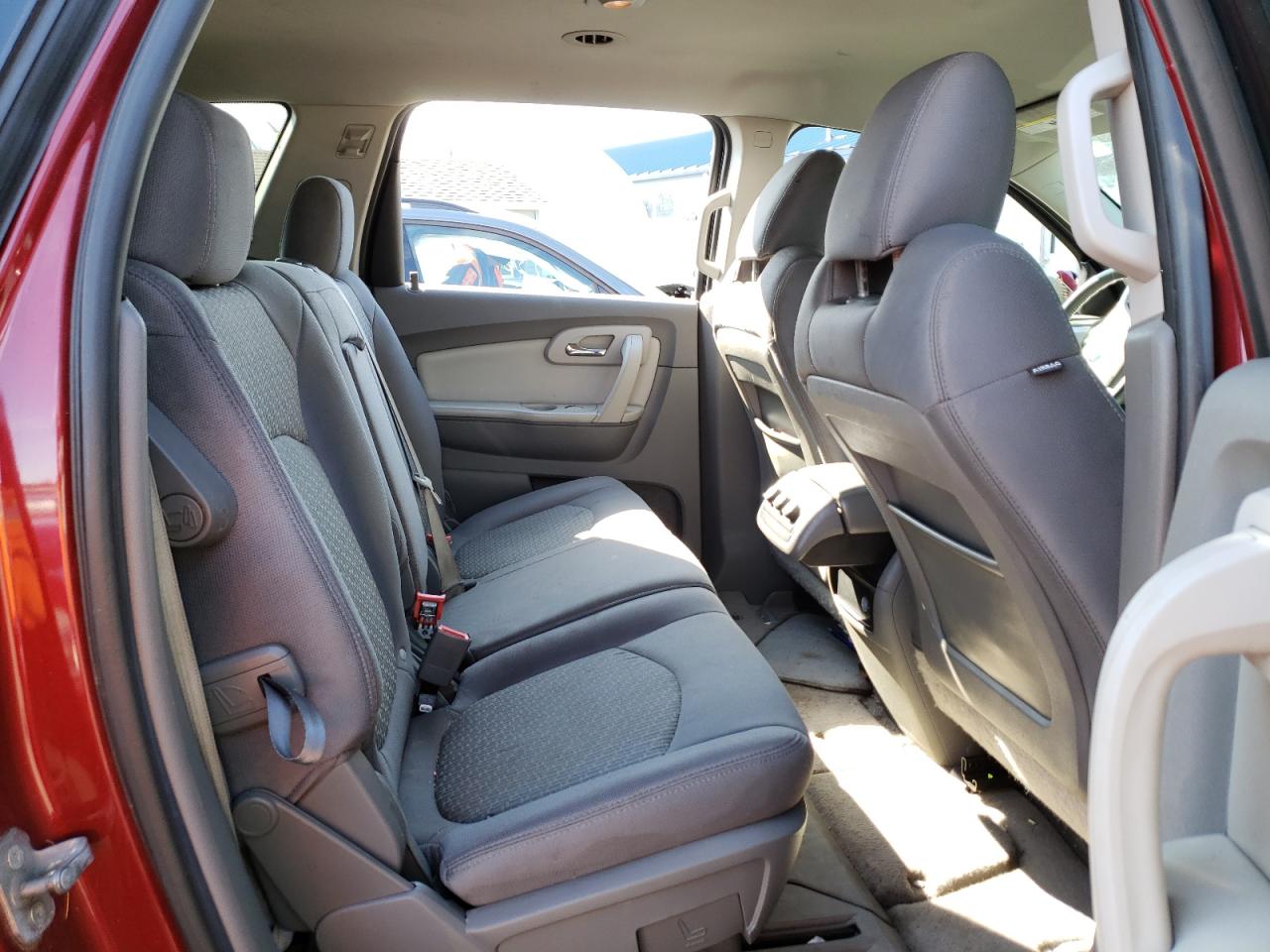 Photo 6 from auction – 2010 CHEVROLET TRAVERSE L with VIN 1GNLVFED8AJ264745