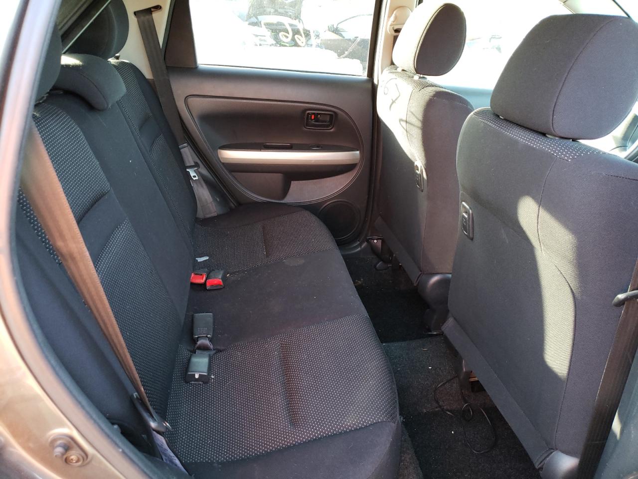 Photo 6 from auction – 2005 TOYOTA SCION XA with VIN JTKKT624650085137
