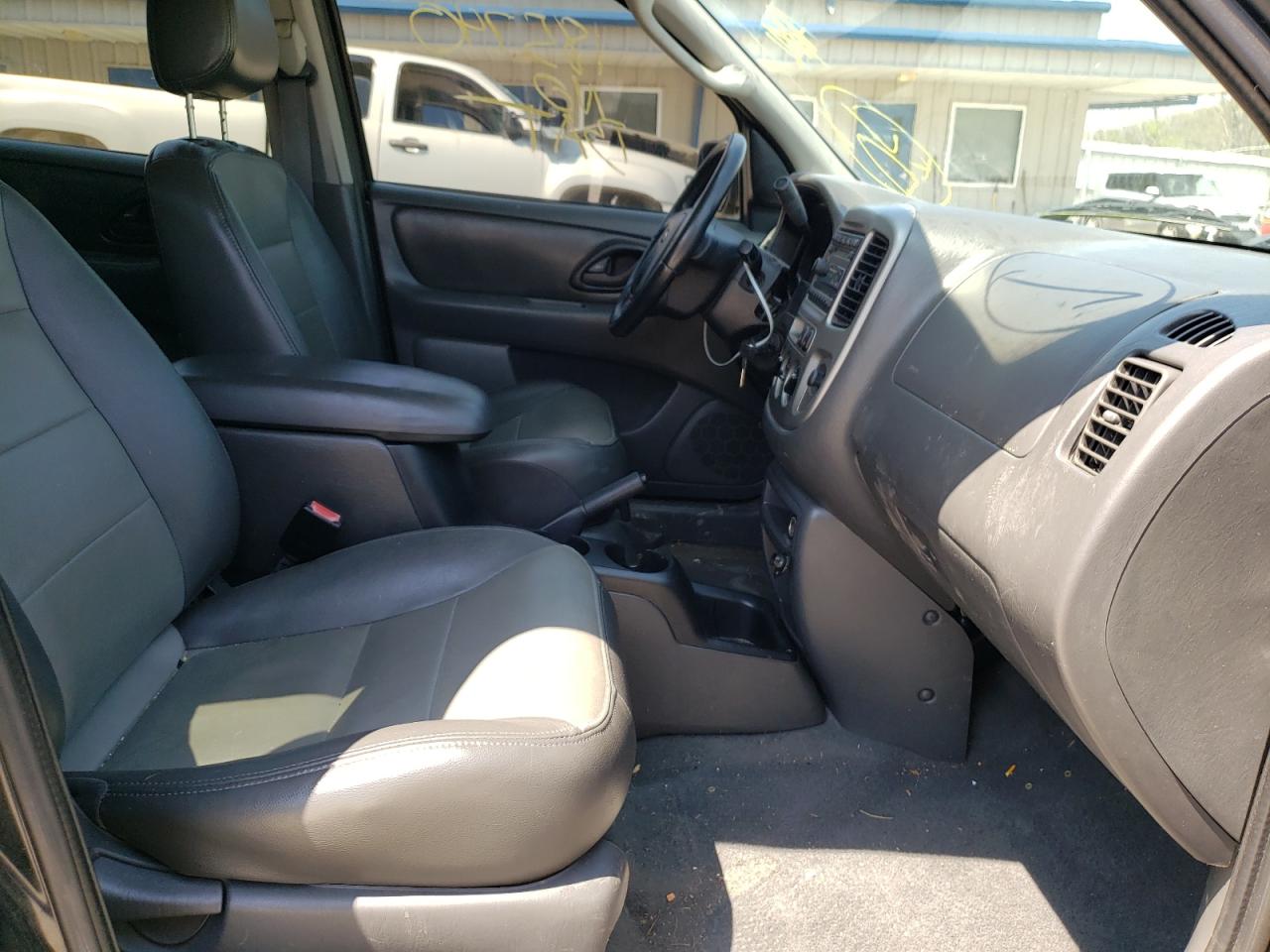 Photo 5 from auction – 2003 FORD ESCAPE XLT with VIN 1FMYU93163KD75279