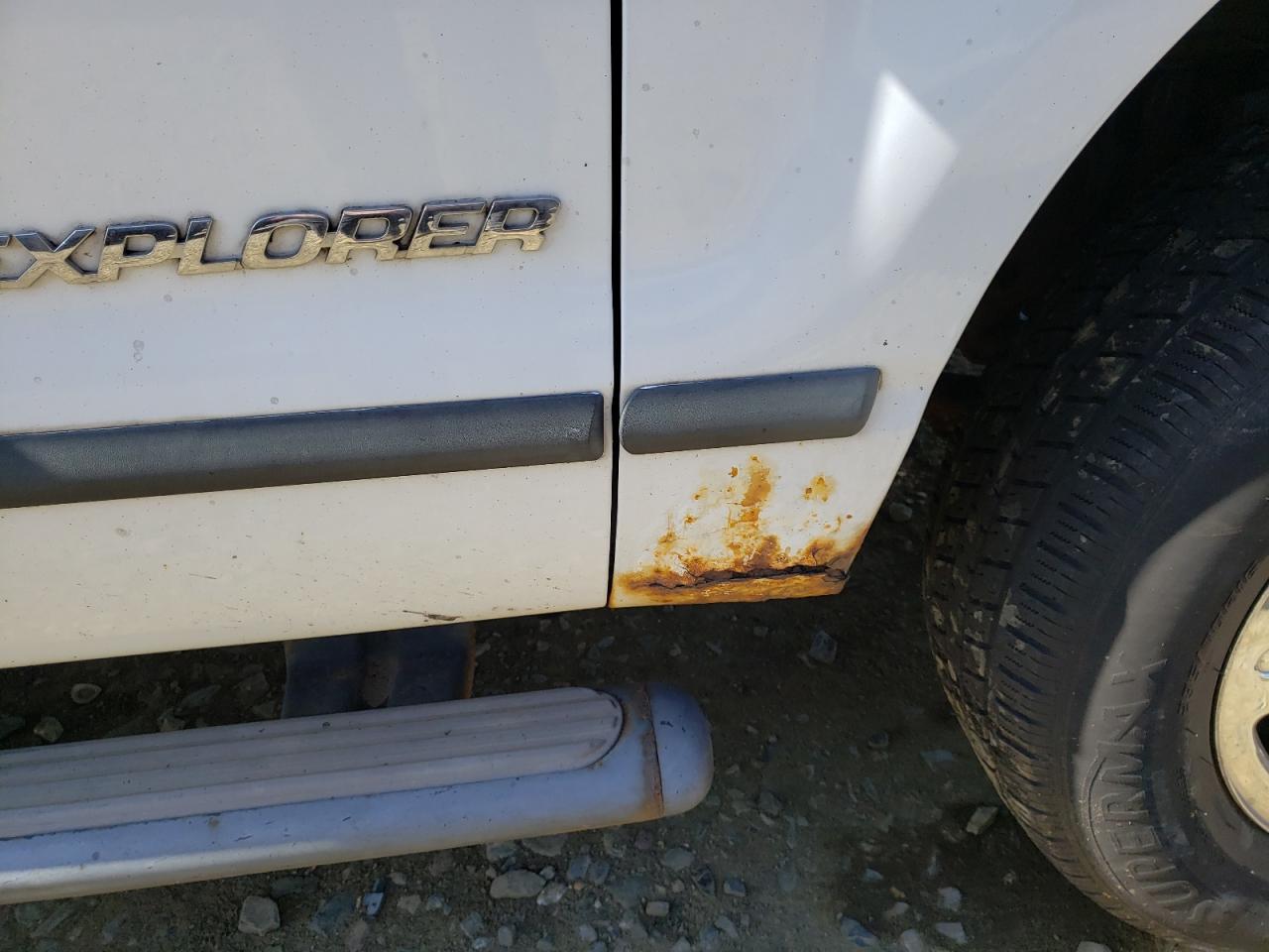 Photo 9 from auction – 2005 FORD EXPLORER X with VIN 1FMZU72KX5UB52804