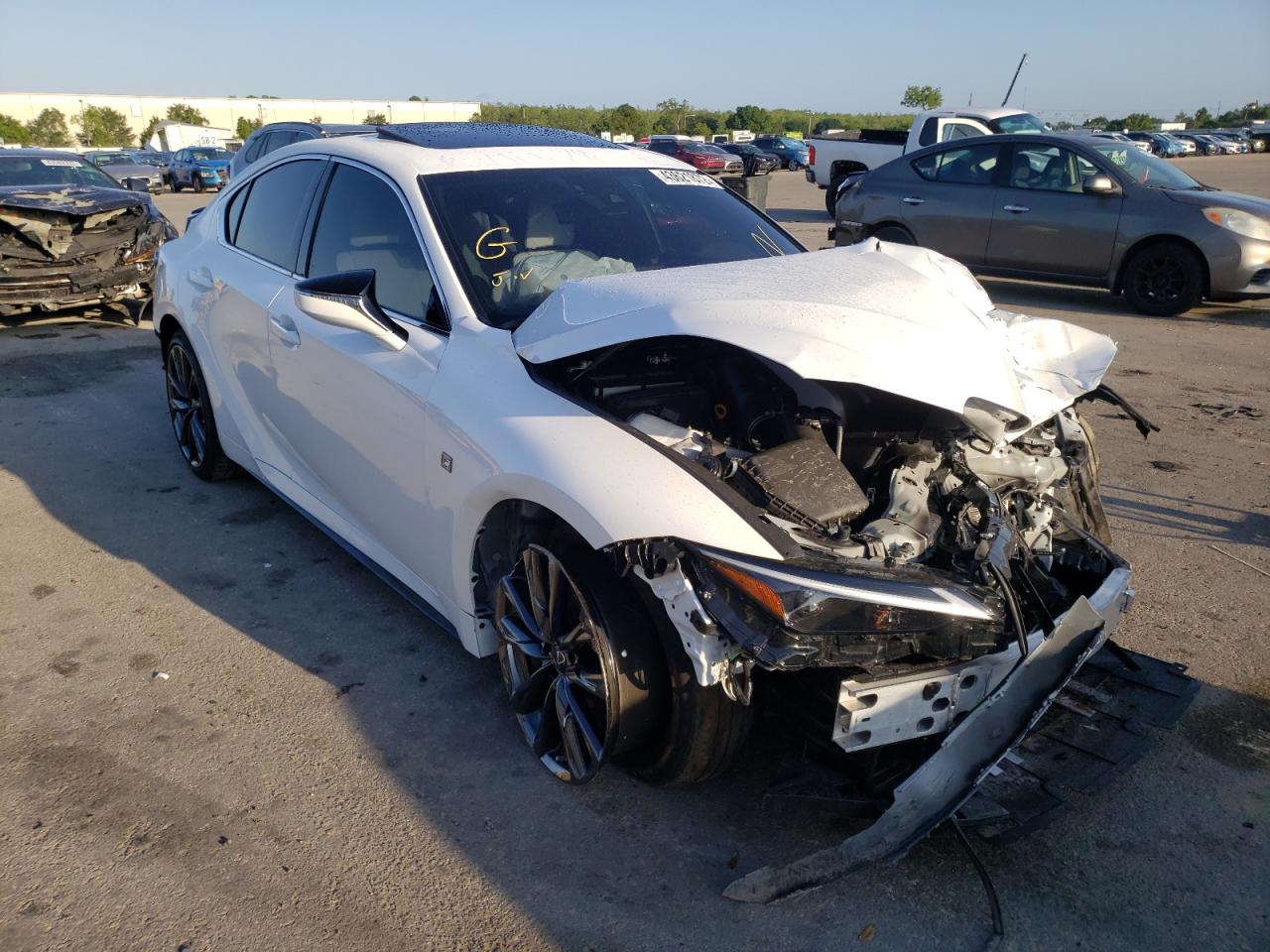 LEXUS IS 2022 con VIN JTHGZ1B22N5049668 - Foto de la subasta