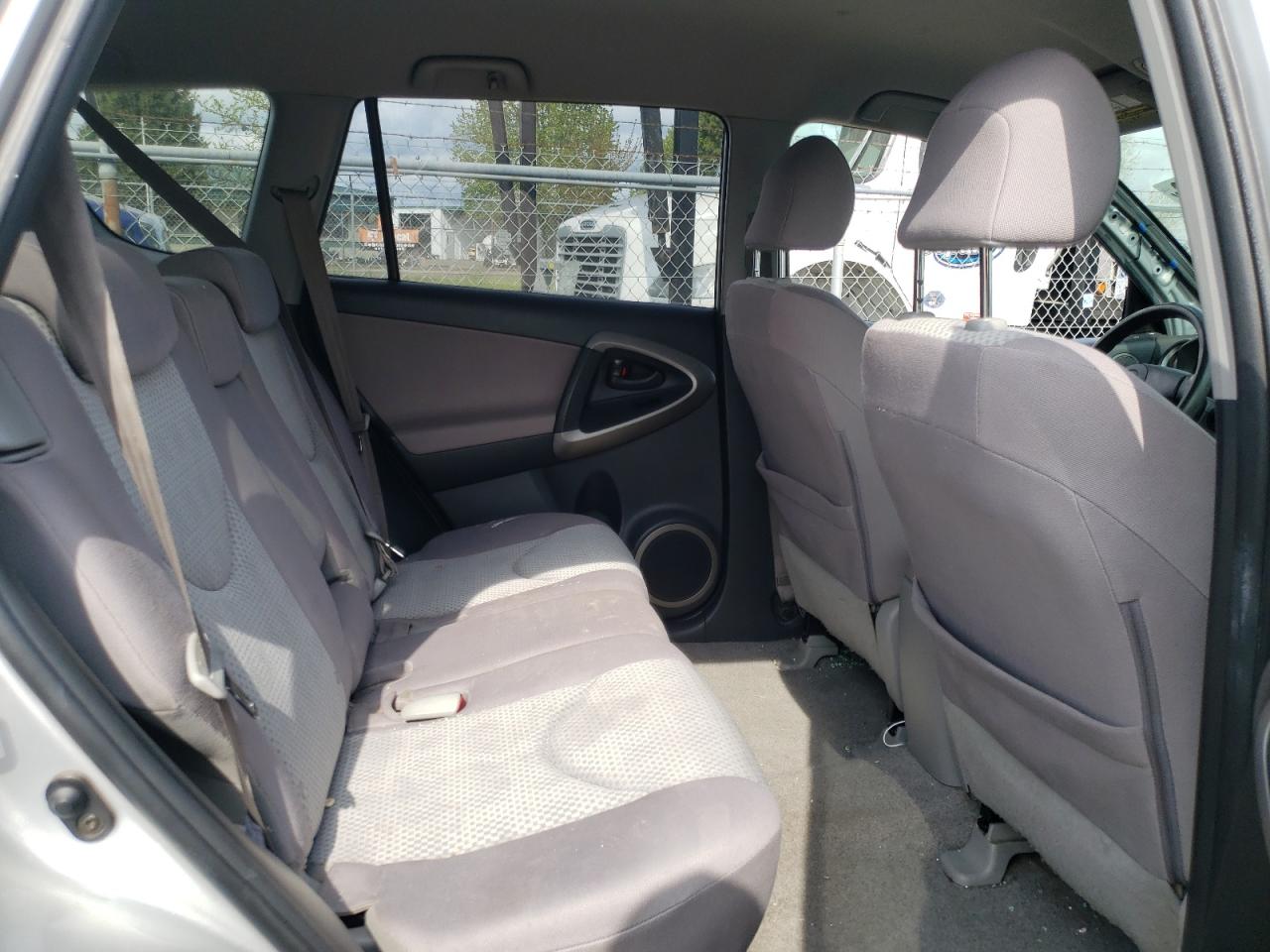Photo 6 from auction – 2006 TOYOTA RAV4 with VIN JTMBD33V765021848