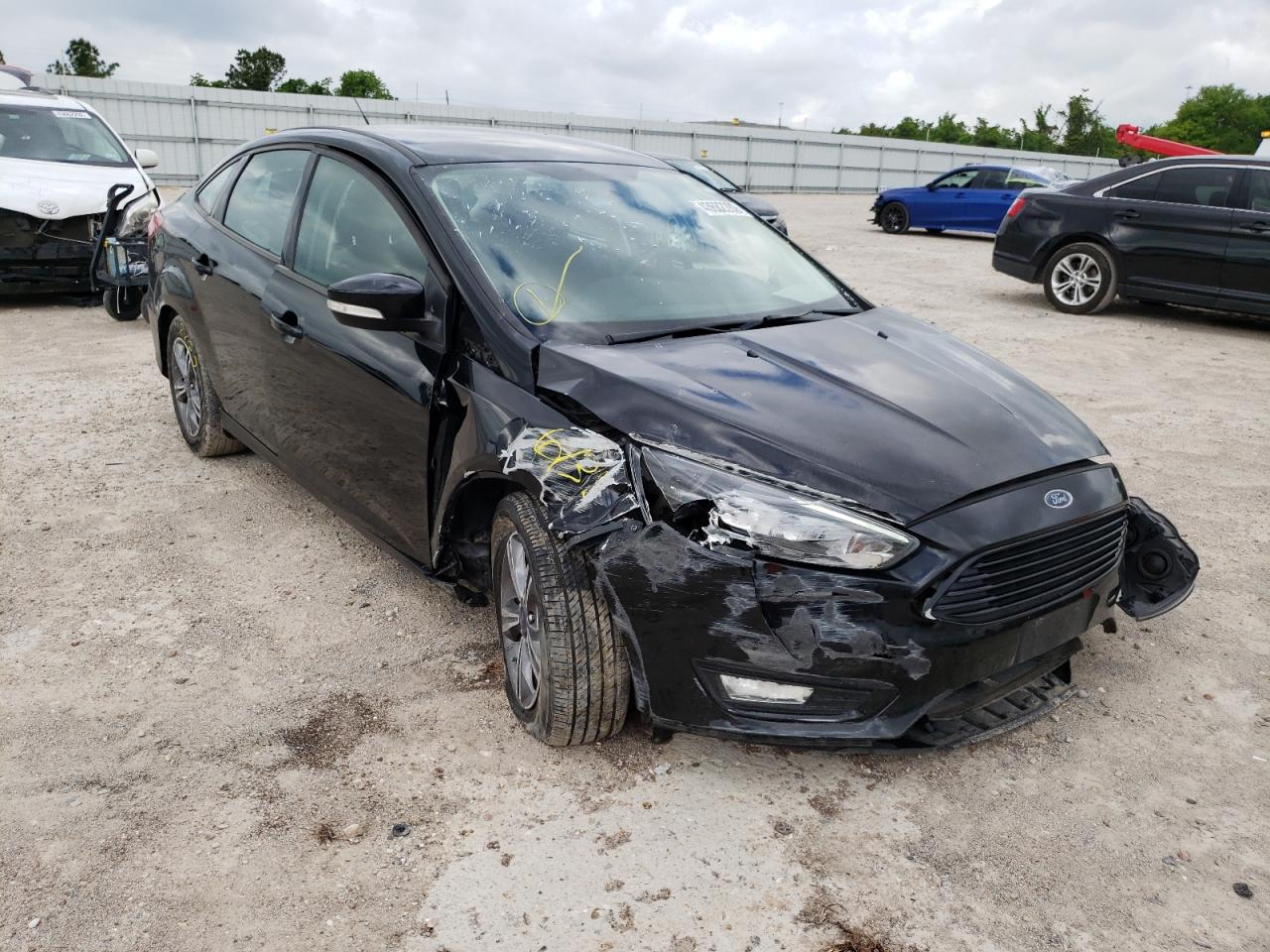 FORD FOCUS SE 2017 with VIN 1FADP3FEXHL263887 - Photo from auction