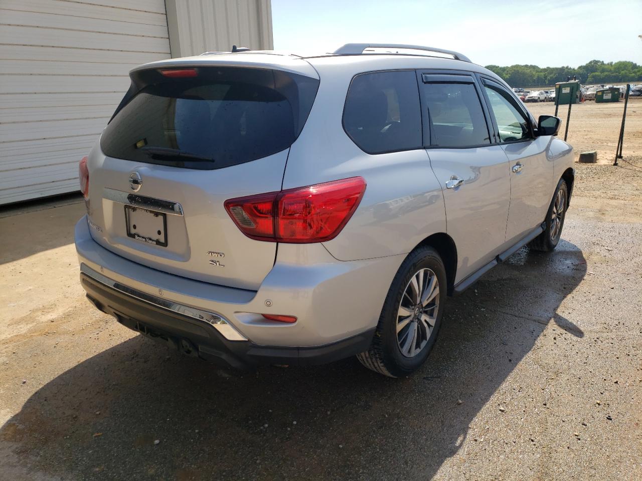 Photo 4 from auction – 2017 NISSAN PATHFINDER with VIN 5N1DR2MM0HC693075