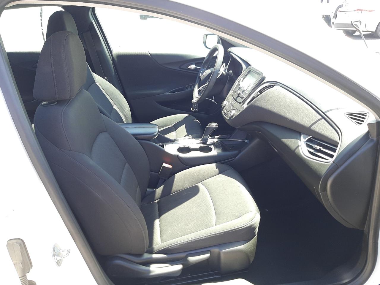 Photo 5 from auction – 2018 CHEVROLET MALIBU LT with VIN 1G1ZD5ST9JF250683