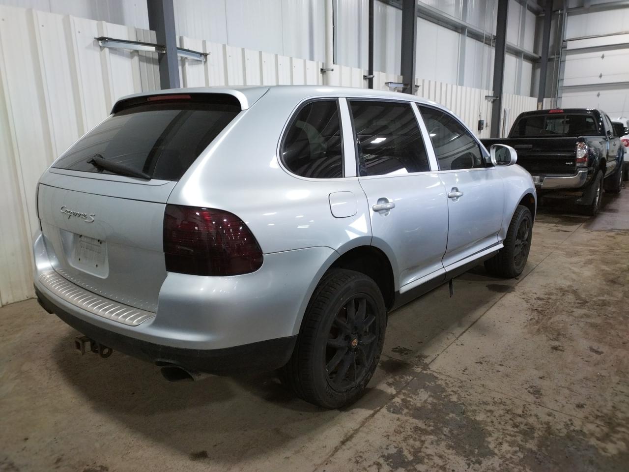 Photo 4 from auction – 2004 PORSCHE CAYENNE S with VIN WP1AB29P84LA71119