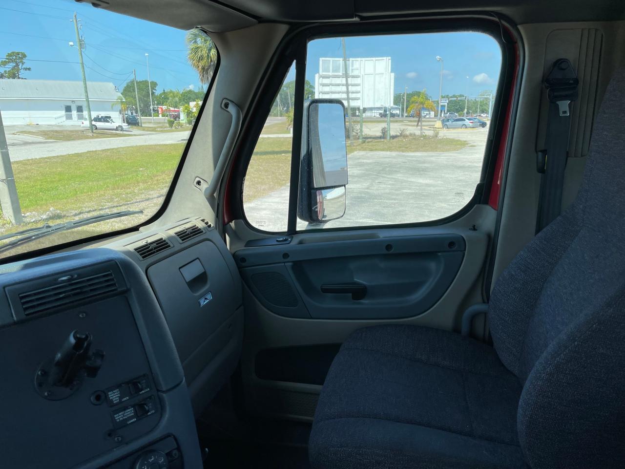 Photo 6 from auction – 2015 FREIGHTLINER CASCADIA 1 with VIN 3AKJGBDV2FSGH5630