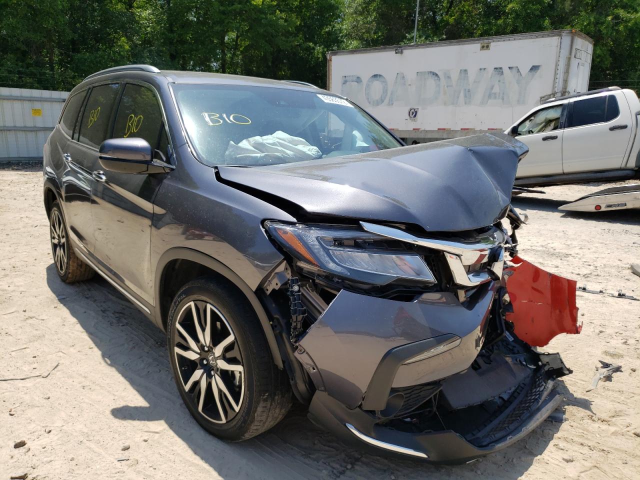 Photo 1 from auction – 2019 HONDA PILOT TOUR with VIN 5FNYF5H68KB034182