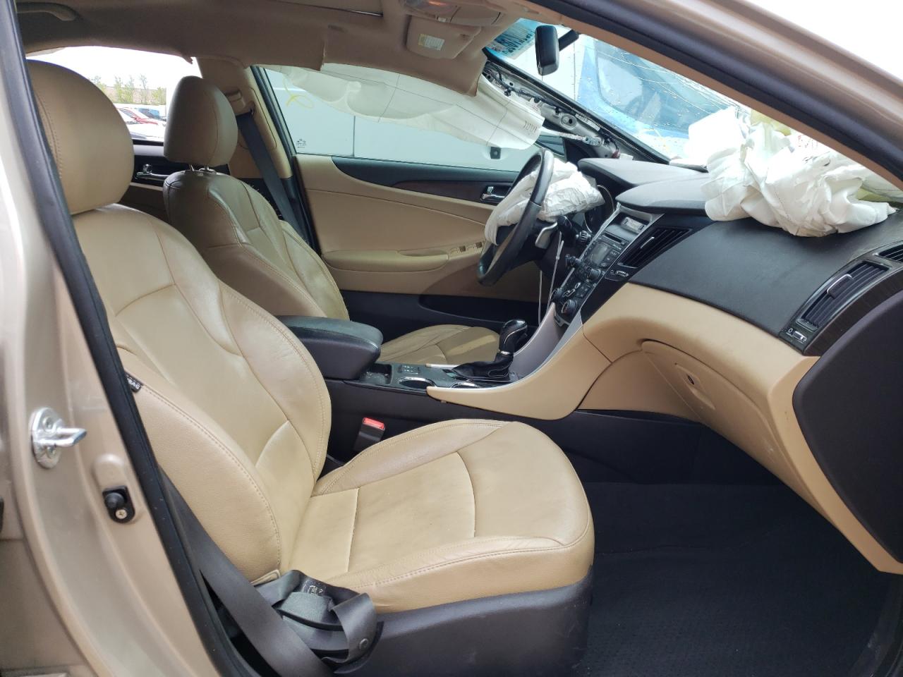 Photo 5 from auction – 2012 HYUNDAI SONATA SE with VIN 5NPEC4ABXCH321734