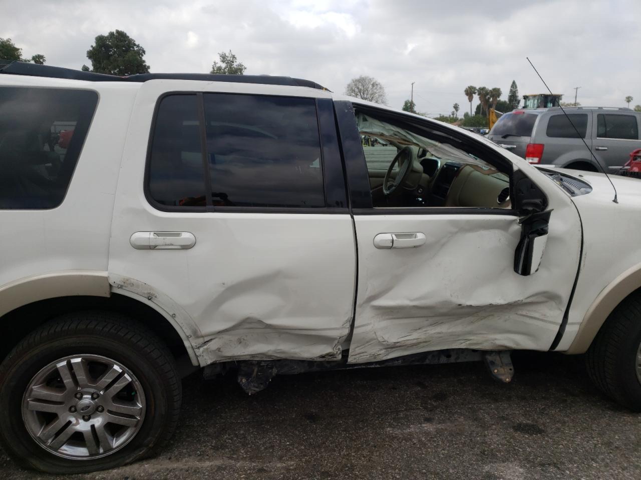 Photo 9 from auction – 2010 FORD EXPLORER E with VIN 1FMEU6EE5AUB16107