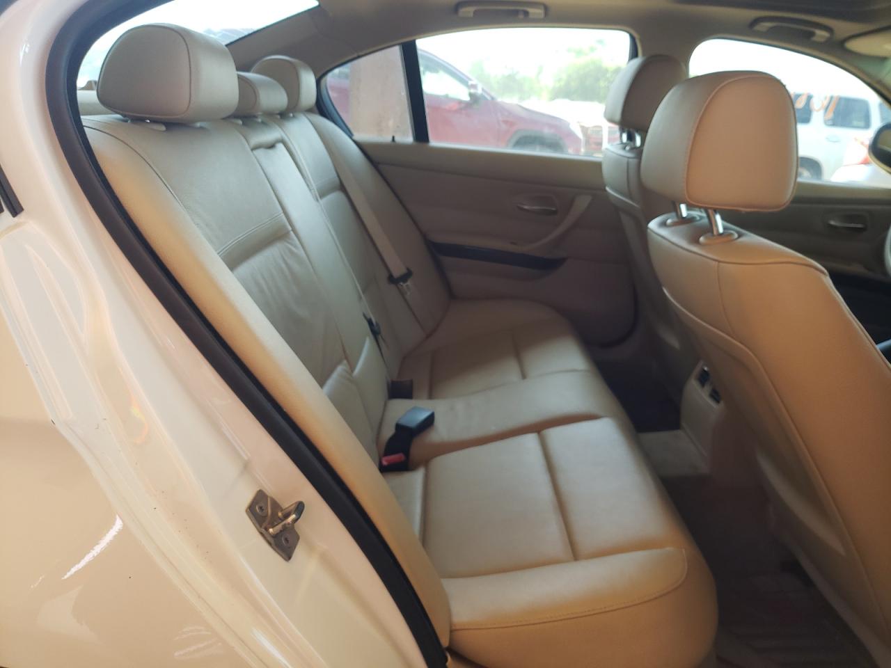 Photo 6 from auction – 2010 BMW 328 XI with VIN WBAPK7C50AA461491
