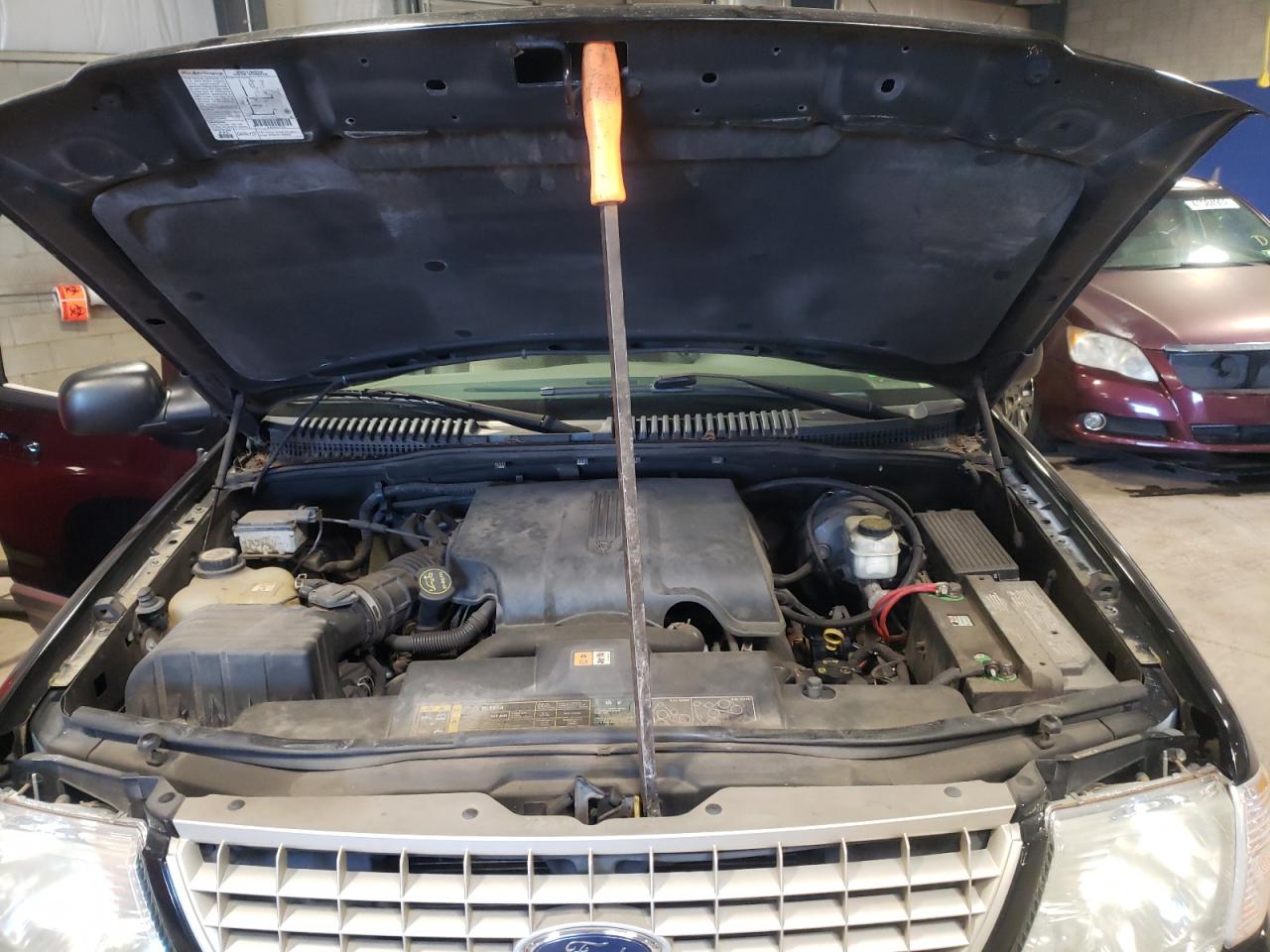 Photo 7 from auction – 2003 FORD EXPLORER E with VIN 1FMDU74WX3UB76558