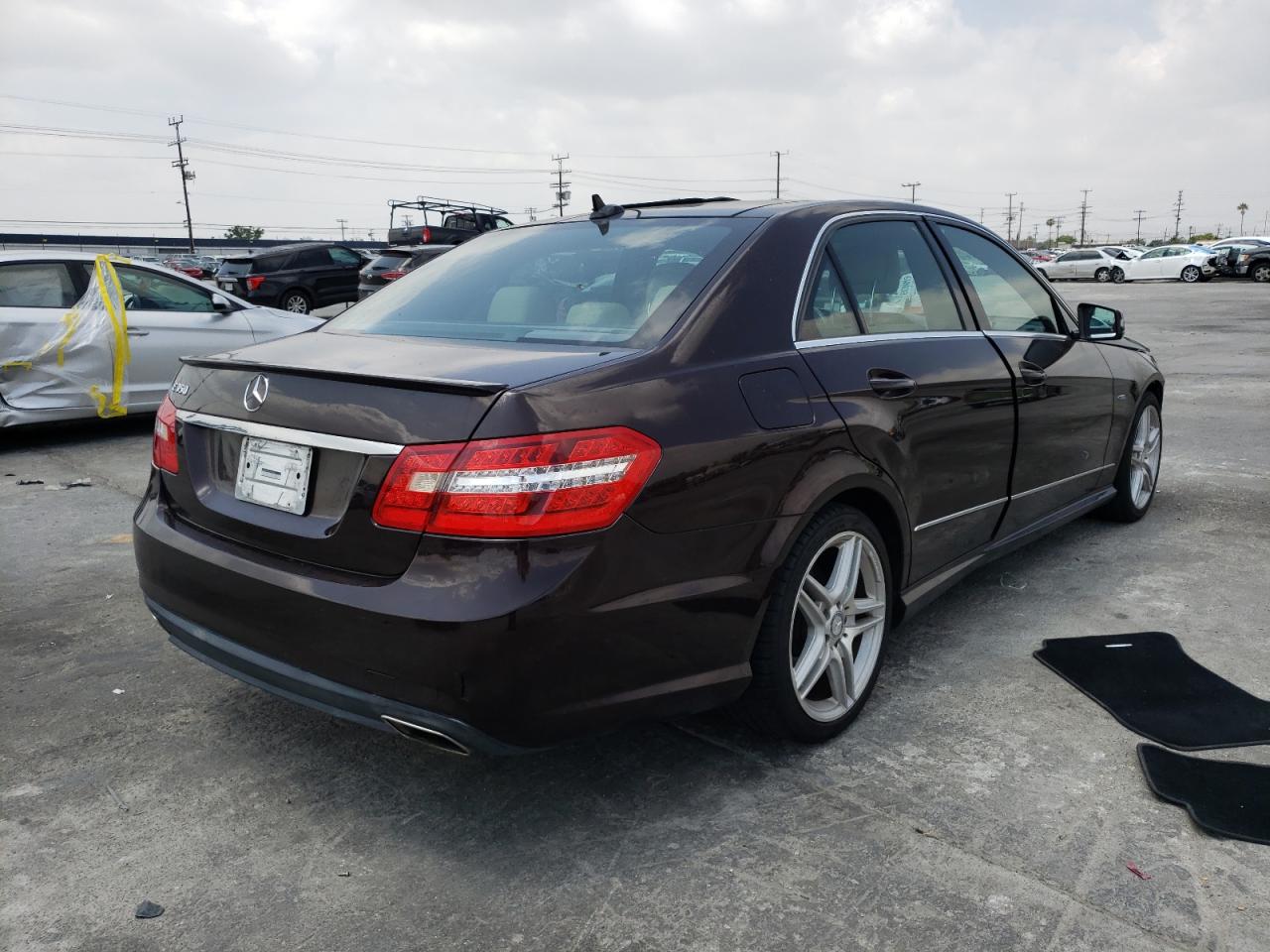 Photo 4 from auction – 2012 MERCEDES-BENZ E 350 with VIN WDDHF5KB7CA647383