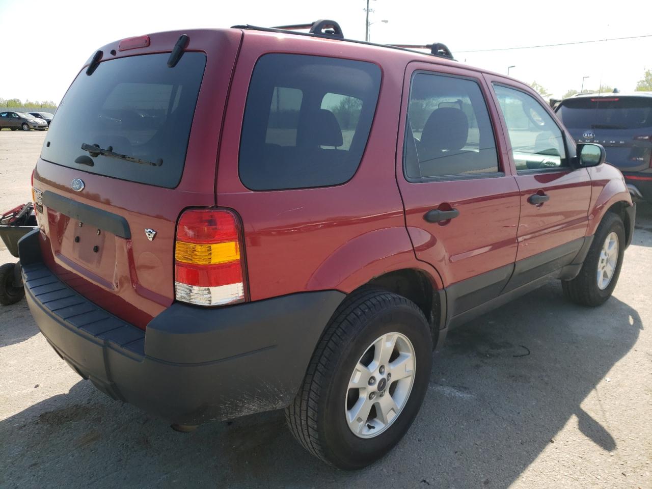 Photo 4 from auction – 2005 FORD ESCAPE XLT with VIN 1FMYU03185KD75962