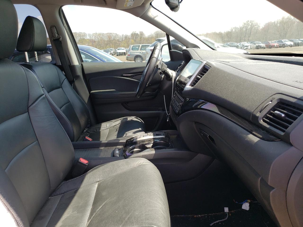 Photo 5 from auction – 2018 HONDA PILOT TOUR with VIN 5FNYF6H91JB059777
