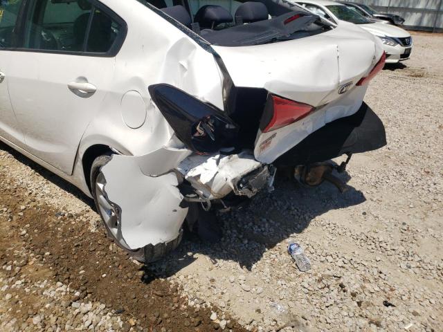 Photo 9 from auction – 2017 KIA FORTE LX with VIN 3KPFL4A70HE116452