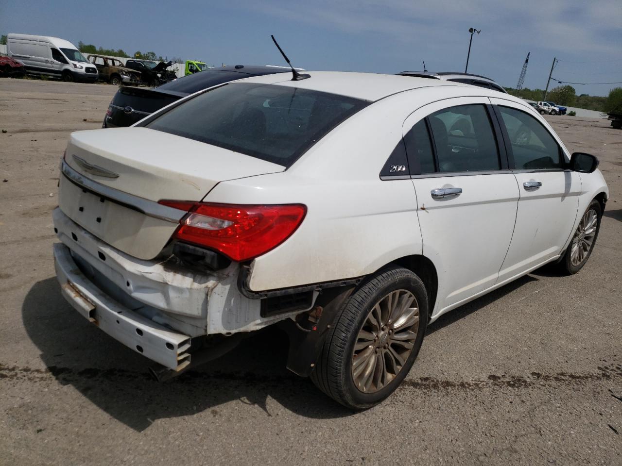 Photo 4 from auction – 2013 CHRYSLER 200 LIMITE with VIN 1C3CCBCG3DN503415